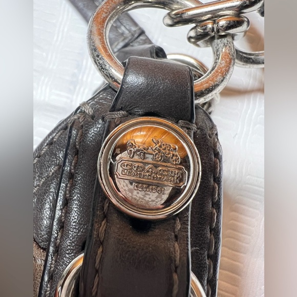 Coach C Gold and Silver Shoulder Bag with Sleek Design - Picture 4 of 8